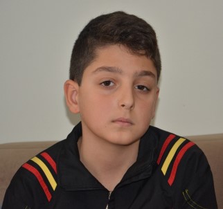 12 Yaşındaki Abdülvahid İyileşmek İçin Yurt Dışından Gelecek İlacı Bekliyor
