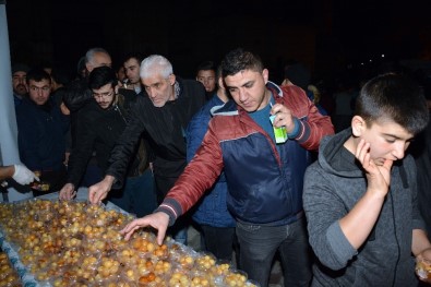 Aksaray Belediyesi Mevlit Kandilinde Lokma Tatlısı İkram Etti
