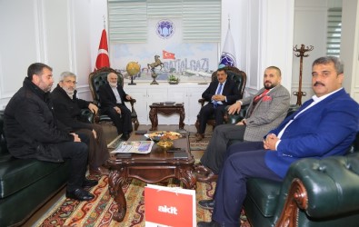 Karahasanoğlu Başkan Gürkan'ı Ziyaret Etti