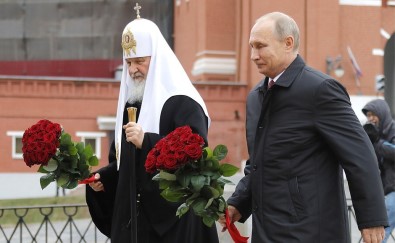 Putin, Ulusal Birlik Günü'nde Pozharsky Ve Minin Anıtına Çiçek Bıraktı