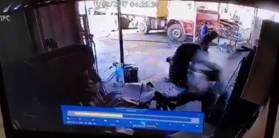 Sakarya'da Bakımını Yaptığı Lastik Bomba Gibi Patladı