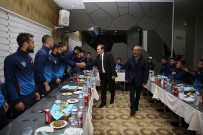 SELÇUK COŞKUN - Vali Pehlivan, Bayburt Grup Özel İdare Futbolcularını Akşam Yemeğinde Ağırladı