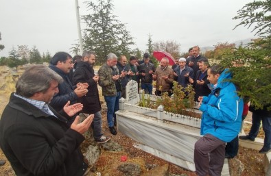 23 Yıl Sonra Şehit Arkadaşlarının Mezarında Buluştular