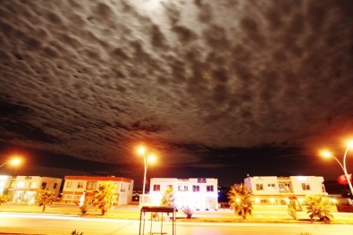 Başını Kaldıran Herkes Havadaki Güzelliğe Hayran Kaldı