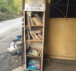 İzmir'den Geldi, Sınır Köyüne Kitaplık Kurdu