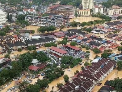 Malezya'da Fırtına Açıklaması 2 Ölü