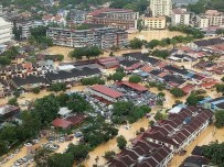 ASKERİ YARDIM - Malezya'da Fırtına Açıklaması 2 Ölü