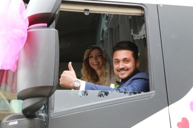 Tır Şoförünün Gelin Arabası Da Tır Oldu