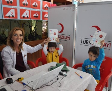 Darüşşifa Koleji Velileri Ve Öğretmenlerinden, Türk Kızılayı'na Kan Bağışı