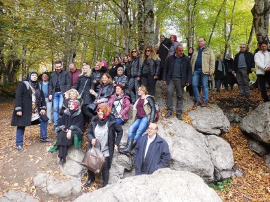 İzmit Belediyesi Çalışanları Yedigöller'de Stres Attı