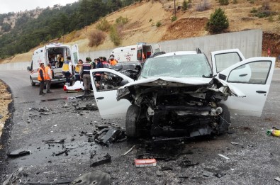 Mersin'de Trafik Kazası Açıklaması 1 Ölü, 4 Yaralı