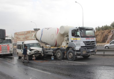 Şanlıurfa'da Zincirleme Trafik Kazası Açıklaması1 Yaralı