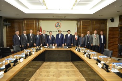 Bakan Tüfenkci, TİSK Ve ANKESOB Üyeleriyle Bir Araya Geldi