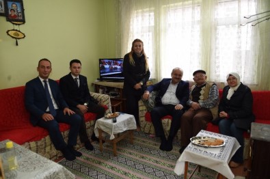 Başkan Babaş'tan Yaşlı Bakım Merkezi İle Sosyal Market'e Ziyaret