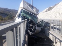 ŞELALE - Bilecik'te Trafik Kazası Açıklaması 1 Yaralı