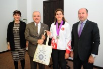 Dünya 2'Ncisi Okçudan Rektör Harmandar'a Ziyaret