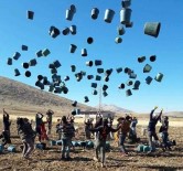 Fırlattıkları Kovalarla Fenomen Oldular