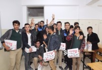 HÜSEYİN ÇELİK - Hakkarili 200 Öğrenciye Ayakkabı Yardımı