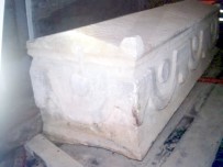 LAHİT - Kamyonla Lahit Taş Mezar Nakliyesi Uşak Polisine Takıldı