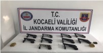 SİLAH KAÇAKÇILIĞI - Kartepe'de 10 Adet El Yapımı Tabanca Ele Geçirildi