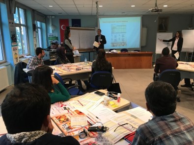 Liseliler ' Mikro Ölçek İş Oyunu' İle İş Hayatına Hazırlanıyor