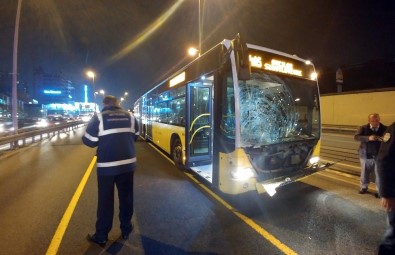 Metrobüsün Çarptığı Yaya Yaralandı