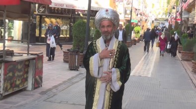 Osmanlı Kıyafetleri İle Türbeleri Geziyor