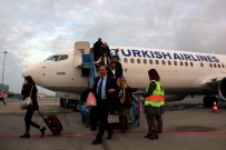 YOLCU UÇAĞI - Samsun'a 3 Ay Sonra İlk Uçak İndi
