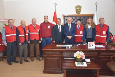 Vali Yardımcısı Yenidoğan, Türk Kızılayı Karabük Şubesini Ziyaret Etti