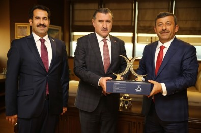 Başkan Karabacak, Bakan Bak'ı Makamında Ziyaret Etti