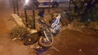 OSMAN GAZI - Kula'da Motosiklet Otomobile Çarptı Açıklaması 1 Yaralı