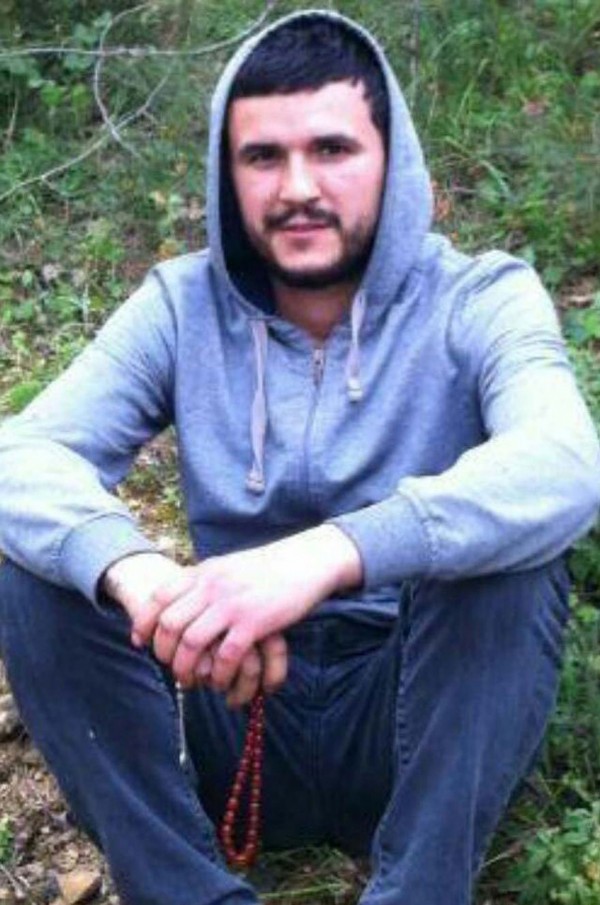 Arkadaşını 26 defa bıçaklayıp, boğazını kesti