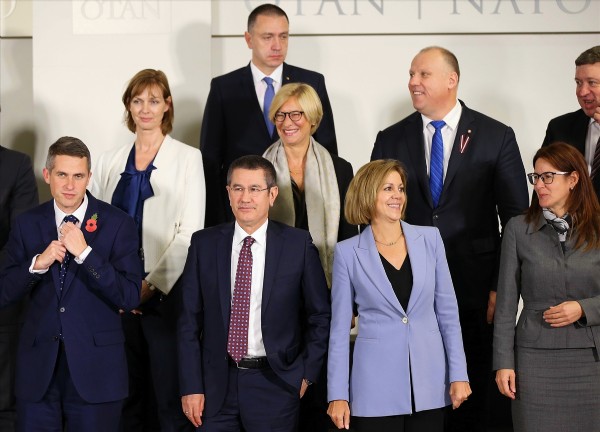 NATO karargahında 'Topuk Sesleri'