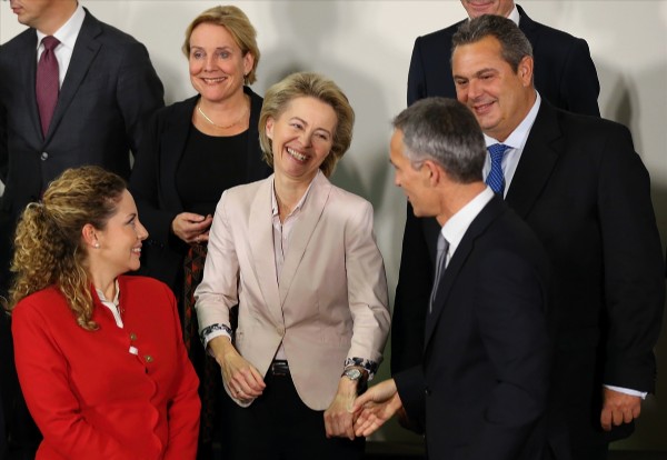 NATO karargahında 'Topuk Sesleri'