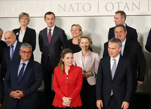 NATO karargahında 'Topuk Sesleri'