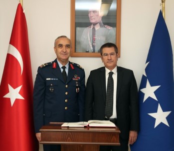 Bakan Canikli'den Brüksel'de Türk Askeri Temsilciğine Ziyaret