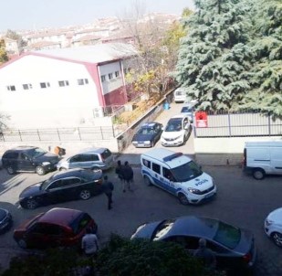 Başkent'te Polisten Kaçan Şüphelilerin Kullandığı Araç Polise Çarptı