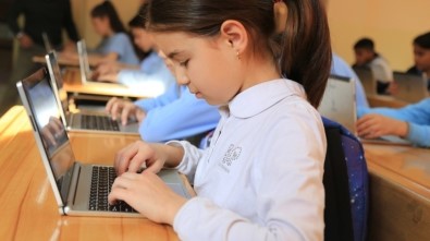 Büyükşehir'den 40 Bin 761 Öğrenci Ve Öğretmene Dizüstü Bilgisayar