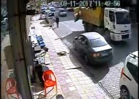 KAZıM TURAN - Kamyonun Açık Kalan Kapağı Faciaya Neden Oluyordu