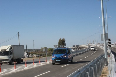 Manavgat'ın İlk Köprülü Kavşağı Araç Trafiğine Açıldı