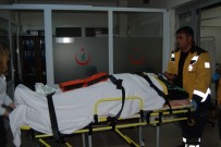 ÇANAKKALE ONSEKIZ MART ÜNIVERSITESI - Otomobil Dereye Uçtu Açıklaması 4 Yaralı