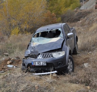 Otomobil Şarampole Yuvarlandı, Sıkışan Sürücü Kurtarıldı