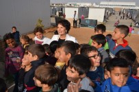 GÖKHAN MUMCU - Ünlü Oyuncular Suriyeli Mültecilere Konuk Oldu