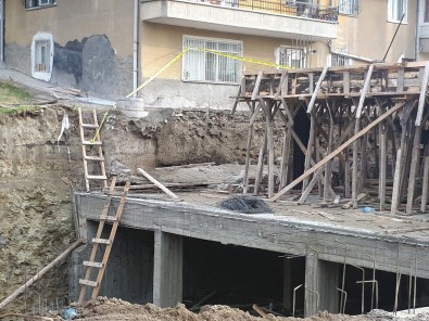 Ankara'da İnşaatın İstinat Duvarı Çöktü Açıklaması 1'İ Ağır 2 Yaralı