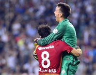 FERNANDO MUSLERA - Muslera İle Selçuk, Beşiktaş Maçı Kaçırmadı
