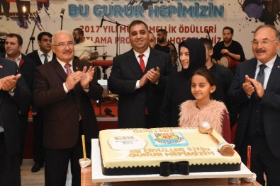 Tarsus Belediyesi'nde Ödül Kutlaması
