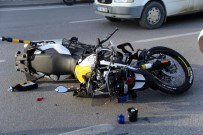 TRAFİK POLİSİ - Valilik Aracına Eskortluk Eden Motosikletli Polis Kaza Yaptı Açıklaması 1 Yaralı
