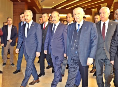 Bahçeli'nin Belediye Başkanlarıyla Toplantısı Sürüyor
