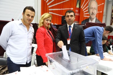 Bayraklı'da Coşkulu Kongre