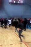 SALON FUTBOLU - Futsal Maçında Taraftarlar Rakip Takımın Oyuncularına Saldırdı